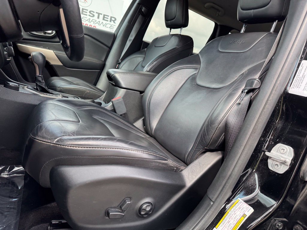 Used 2018 Jeep Cherokee Limited AWD/4WD image 6