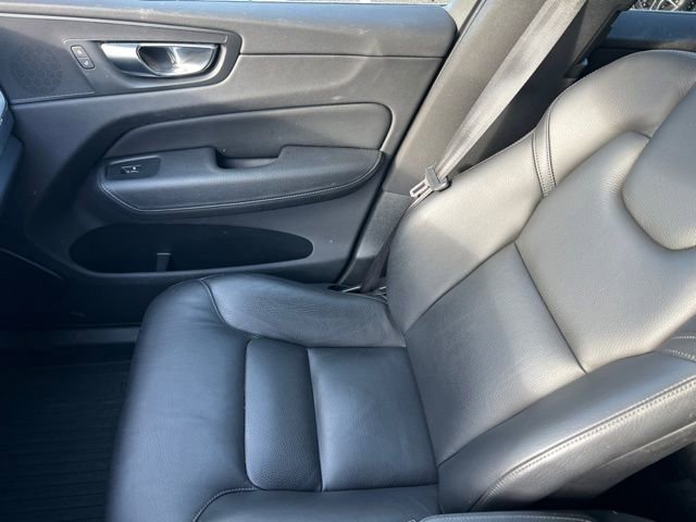 Used 2018 Volvo XC60 T6 Momentum w/ Convenience Package image 14