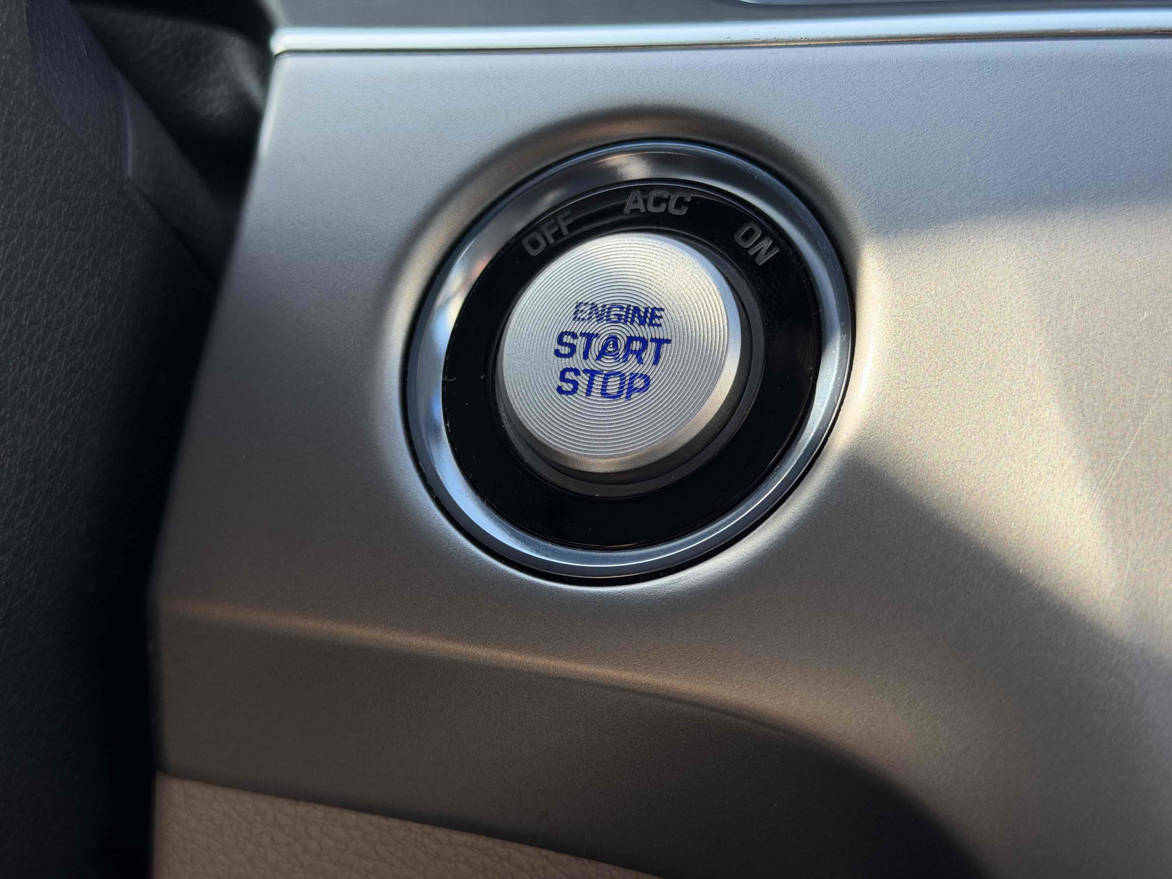 Used 2016 Hyundai Sonata Limited w/ Option Group 02 FWD image 27