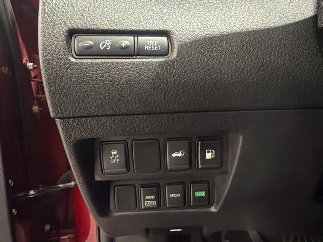Used 2018 Nissan Rogue SV AWD/4WD image 21