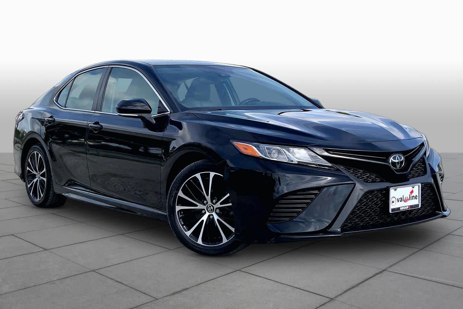 Used 2019 Toyota Camry SE w/ Convenience Package FWD image 3