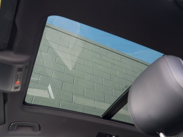 Certified 2024 Volkswagen Tiguan SE R-Line image 30