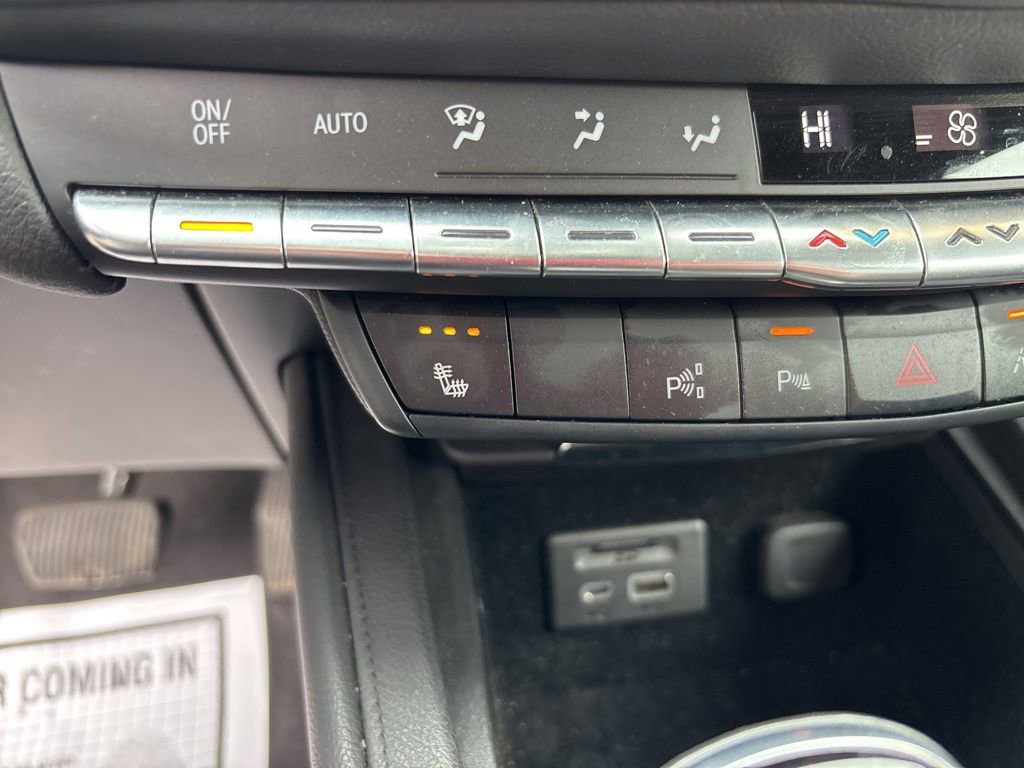 Used 2023 Cadillac XT4 Premium Luxury w/ LPO, Onyx Lite Package AWD/4WD image 37