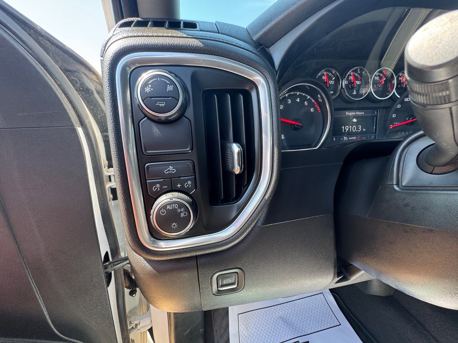 Used 2019 Chevrolet Silverado 1500 LT w/ Trailering Package image 18