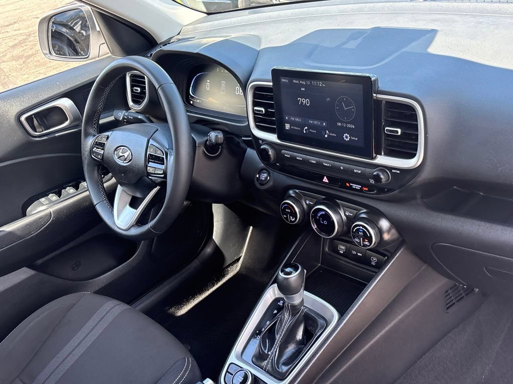 Used 2024 Hyundai Venue SEL FWD image 32