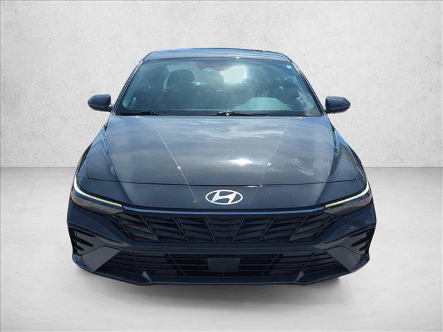 Used 2025 Hyundai Elantra SEL FWD image 2