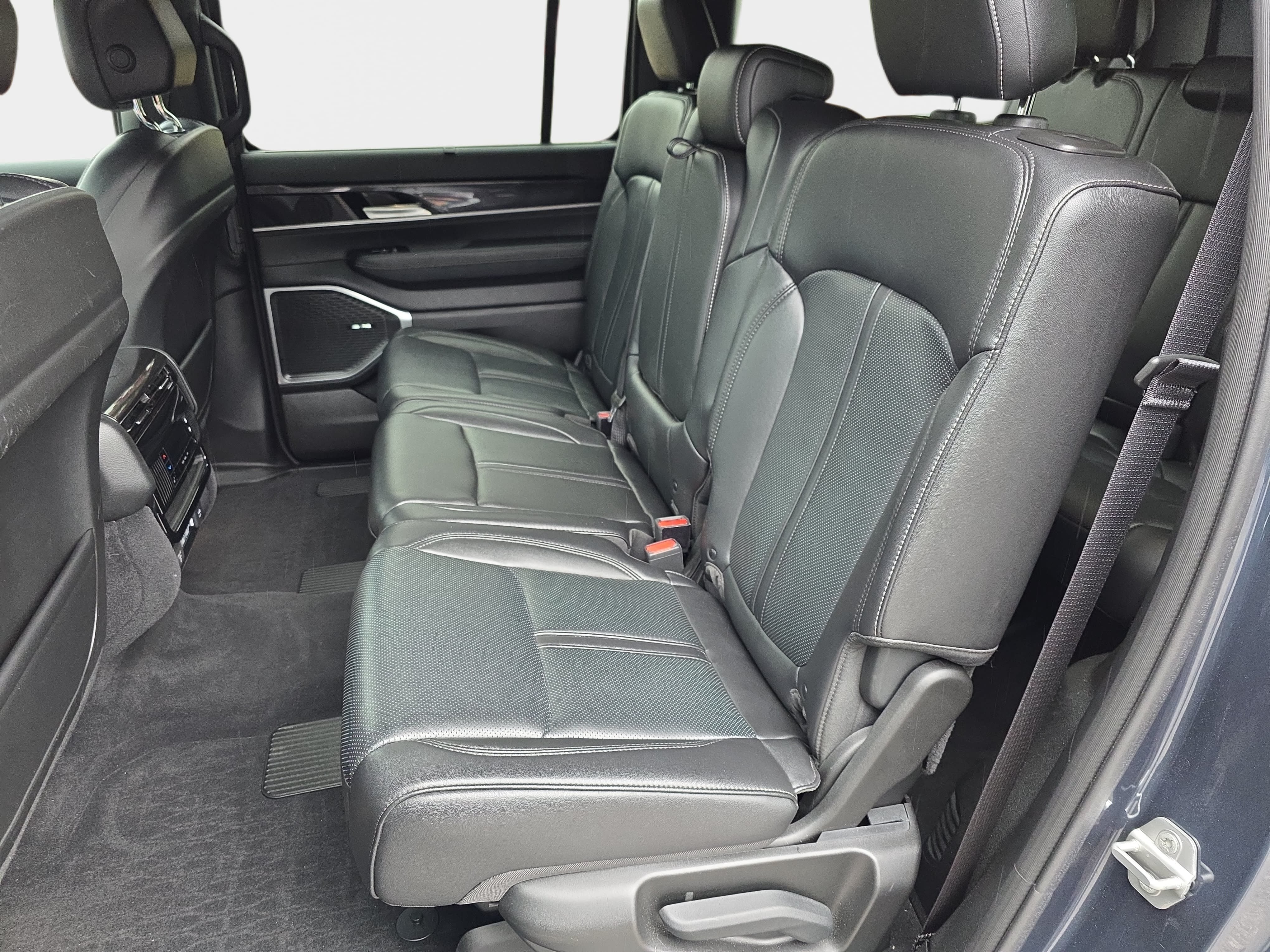Certified 2024 Jeep Wagoneer 4WD w/ Premium Group I image 12