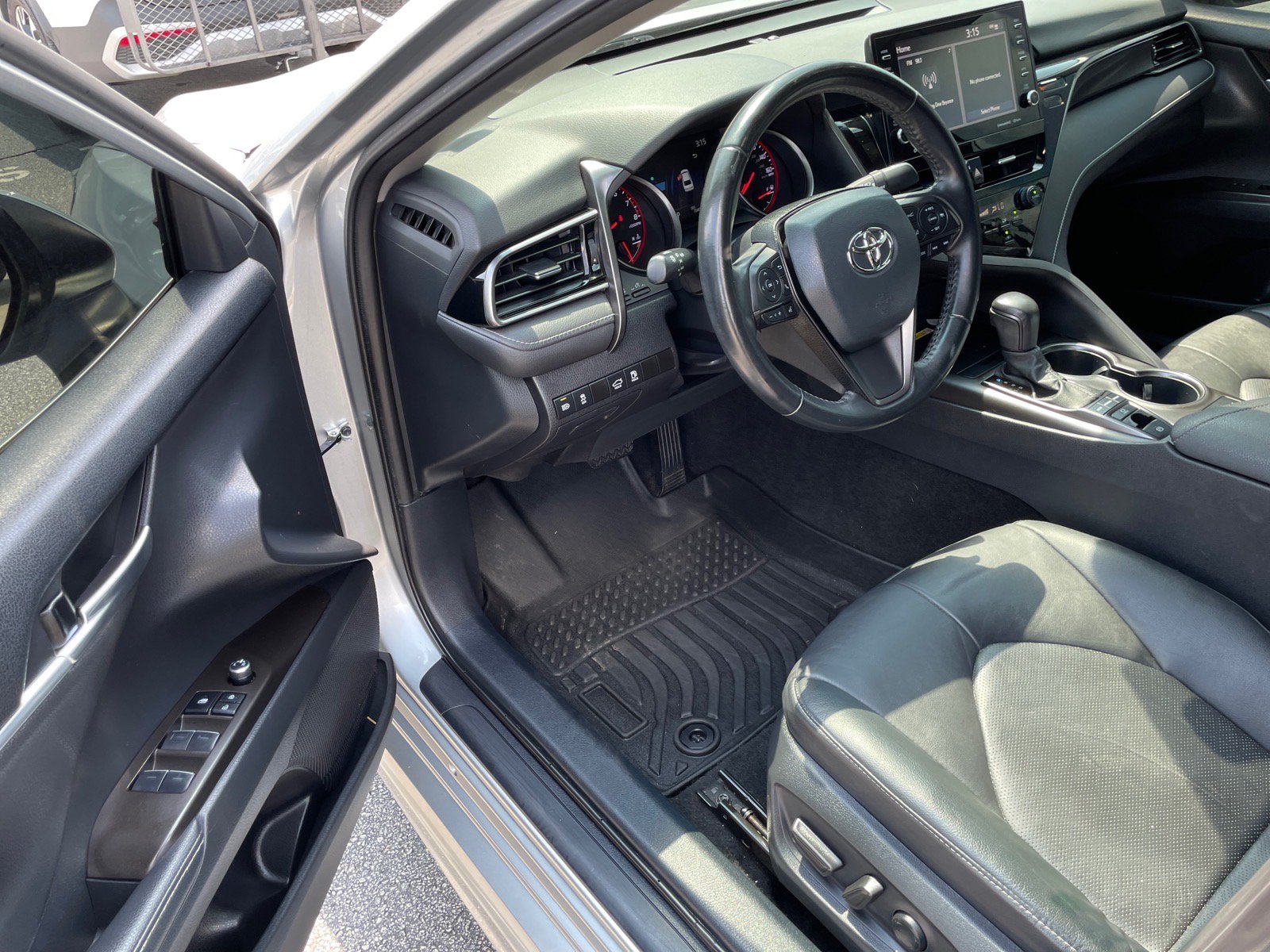 Used 2023 Toyota Camry XSE FWD image 7