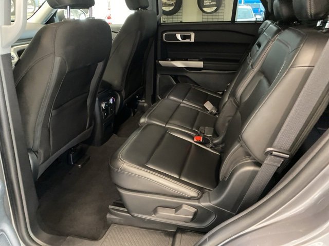 Used 2022 Ford Explorer XLT image 32