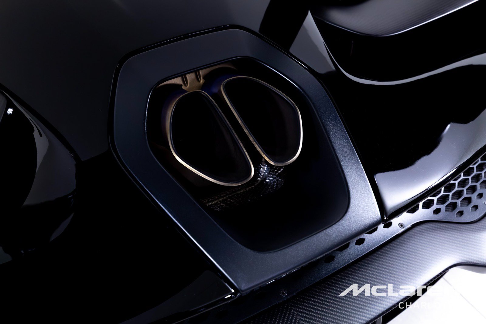 Used 2019 McLaren Senna RWD image 36