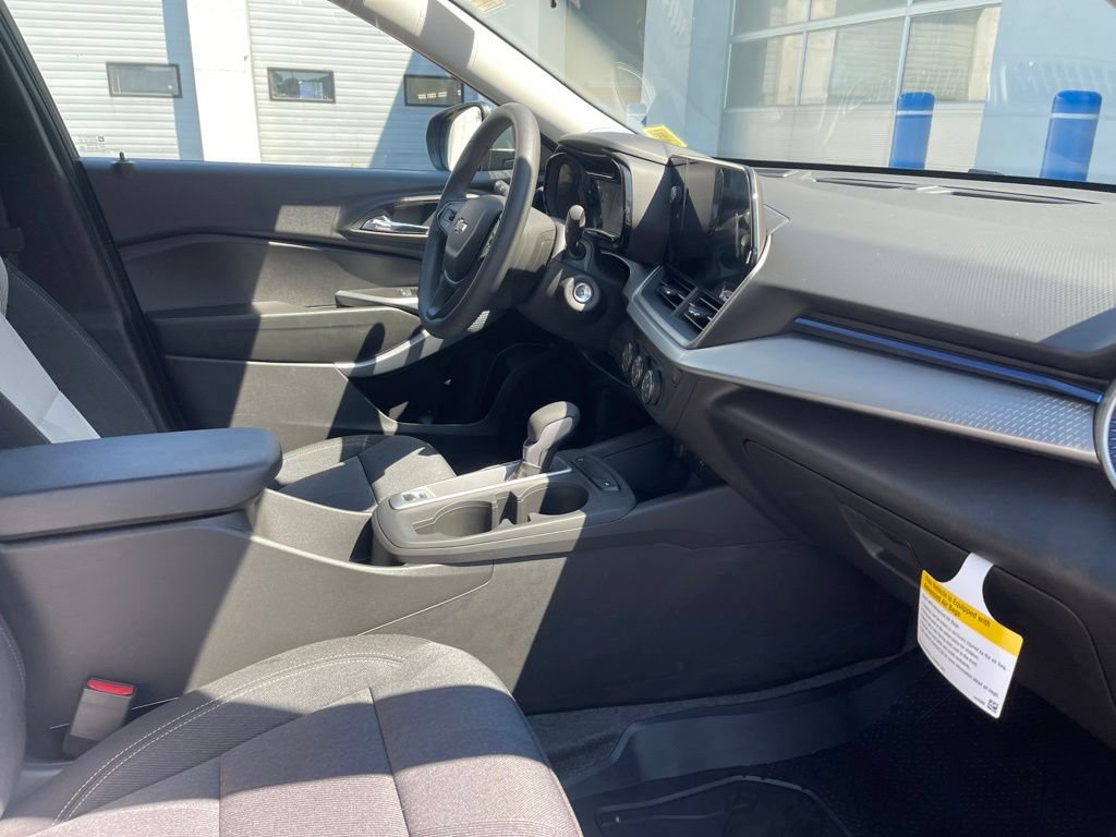 New 2026 Chevrolet Trax LS w/ LS Convenience Package FWD image 25