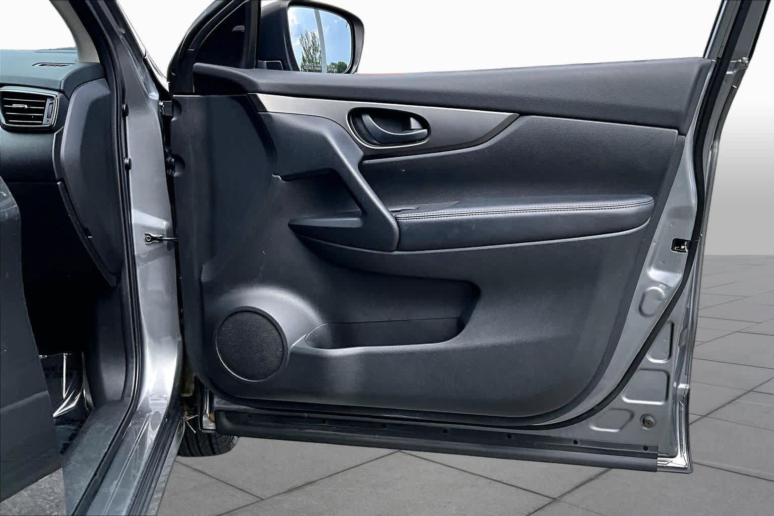 Used 2019 Nissan Rogue Sport S AWD/4WD image 22