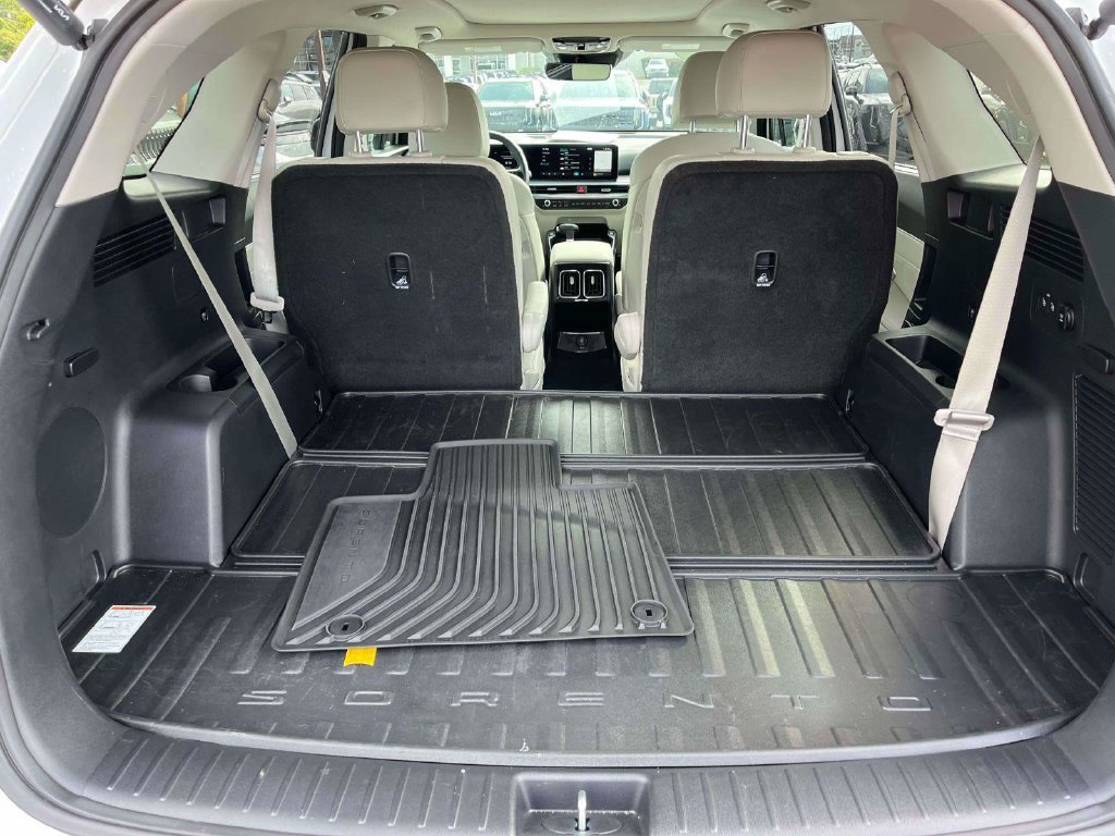 Used 2026 Kia Sorento SX FWD image 8