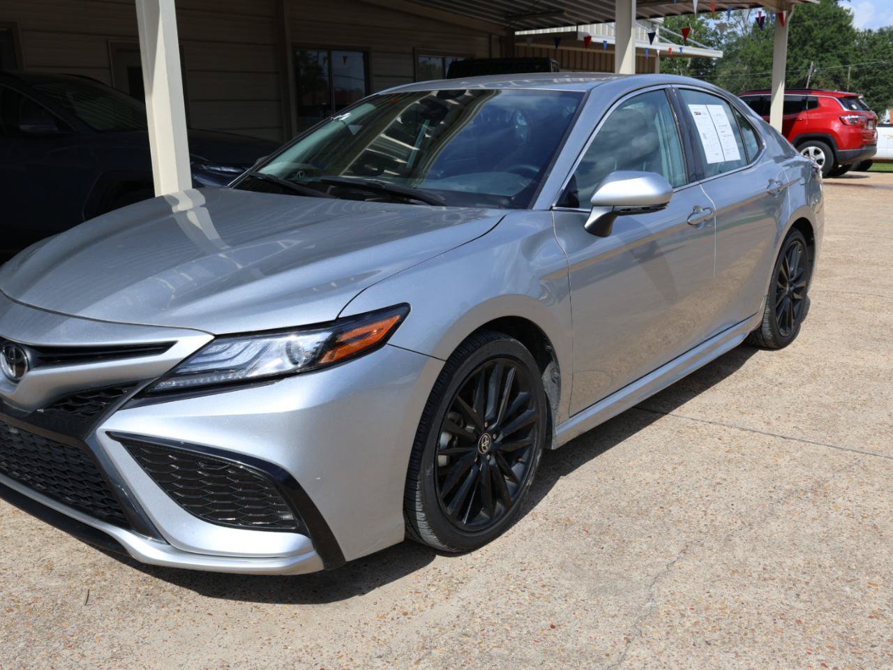 Used 2024 Toyota Camry XSE FWD image 6
