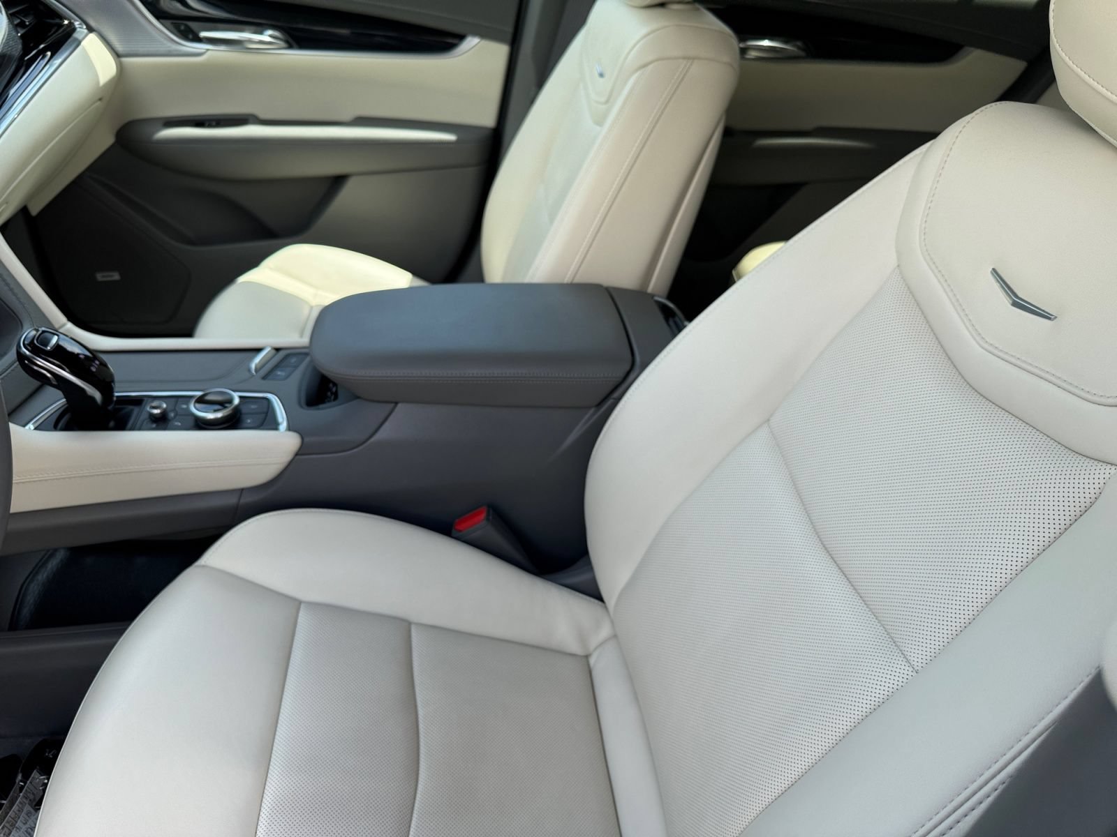Used 2024 Cadillac XT6 Premium Luxury AWD/4WD image 19