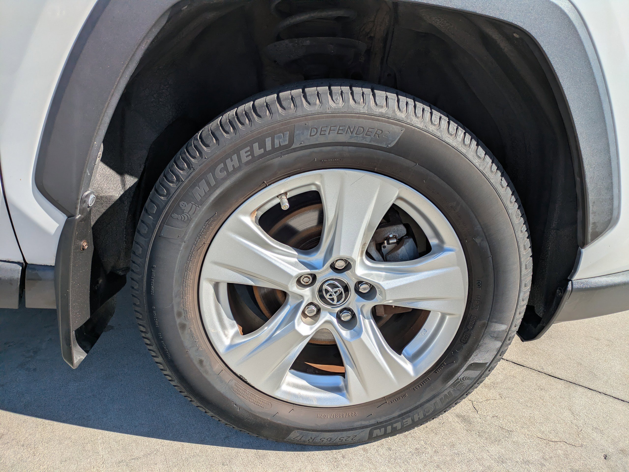 Used 2019 Toyota RAV4 XLE w/ Convenience Package image 9