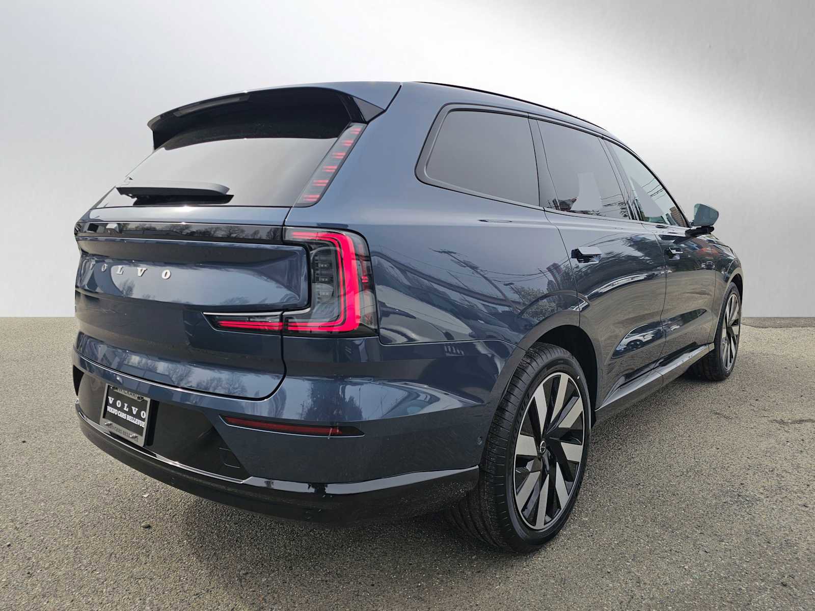 New 2026 Volvo EX90 Ultra image 3