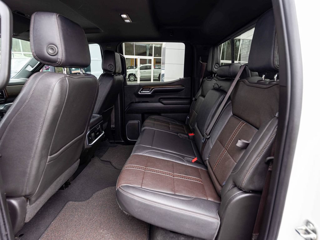 Used 2024 Chevrolet Silverado 1500 High Country w/ Technology Package AWD/4WD image 23