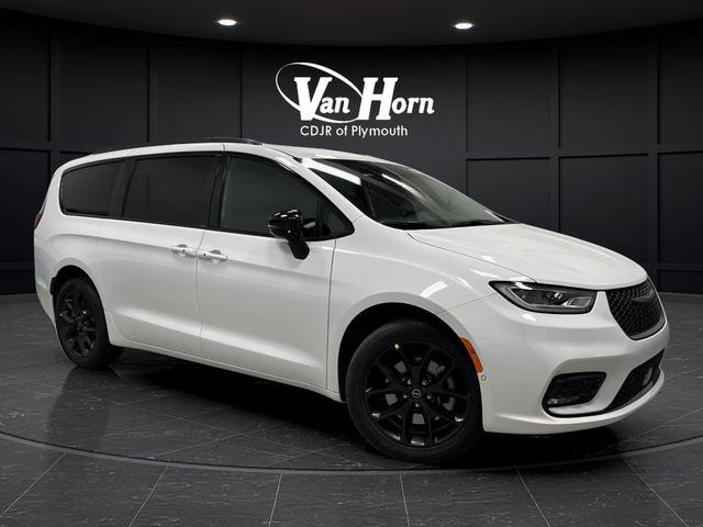 New 2026 Chrysler Pacifica Select image 1