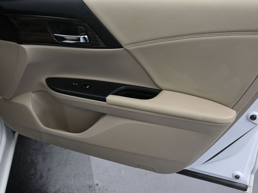 Used 2016 Honda Accord EX image 35