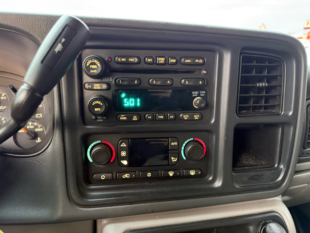 Used 2005 Chevrolet Avalanche 2500 w/ Preferred Equipment Group image 8