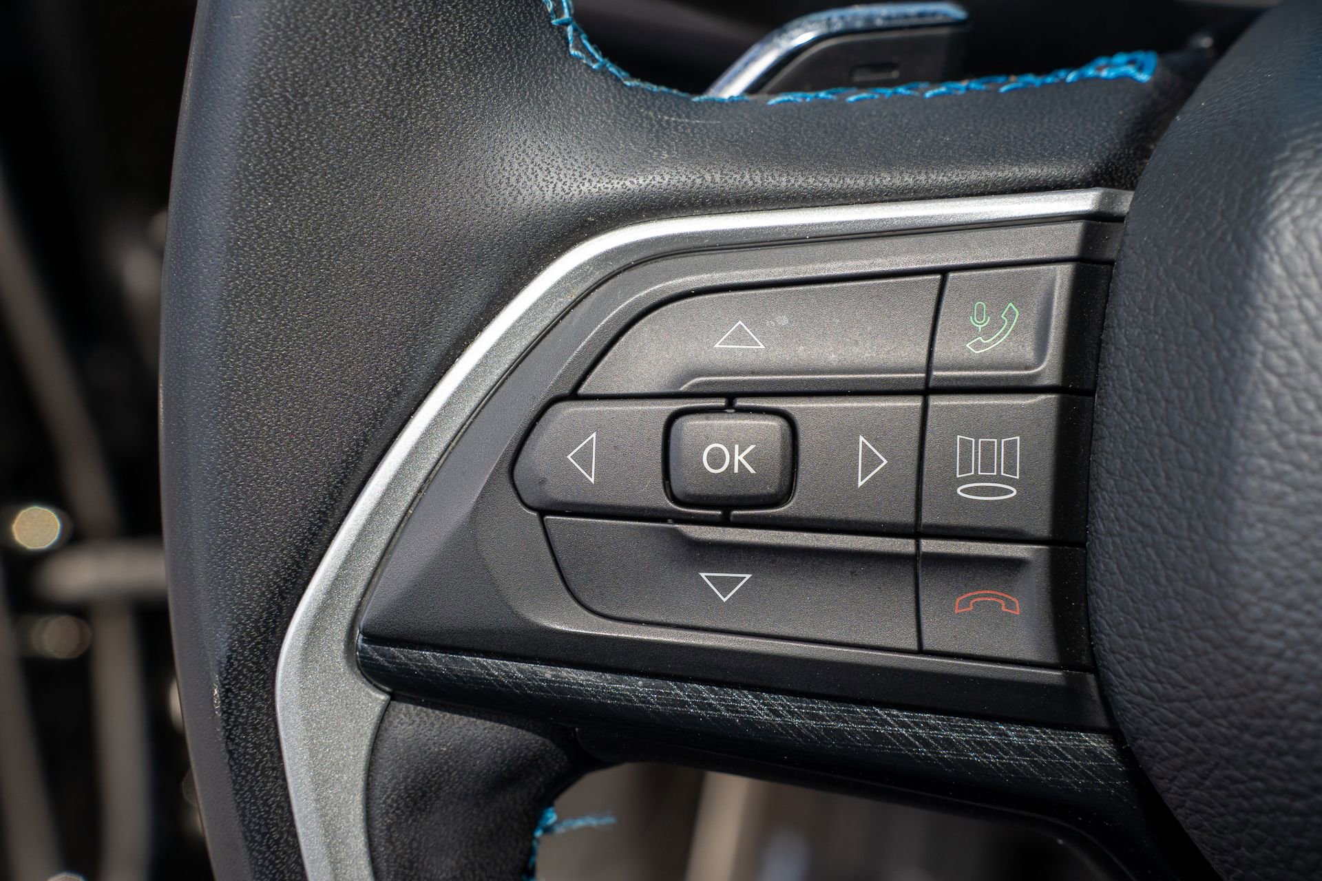 Used 2023 Jeep Grand Cherokee Trailhawk w/ Luxury Tech Group III image 31