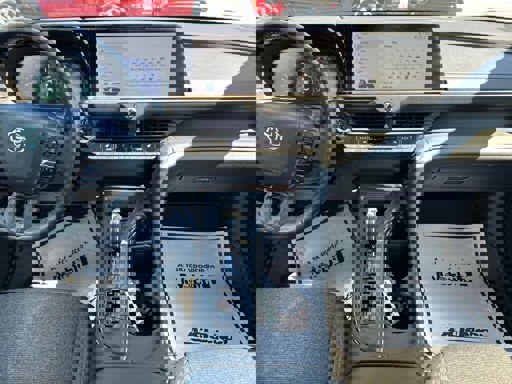 Used 2023 Toyota Crown XLE image 15