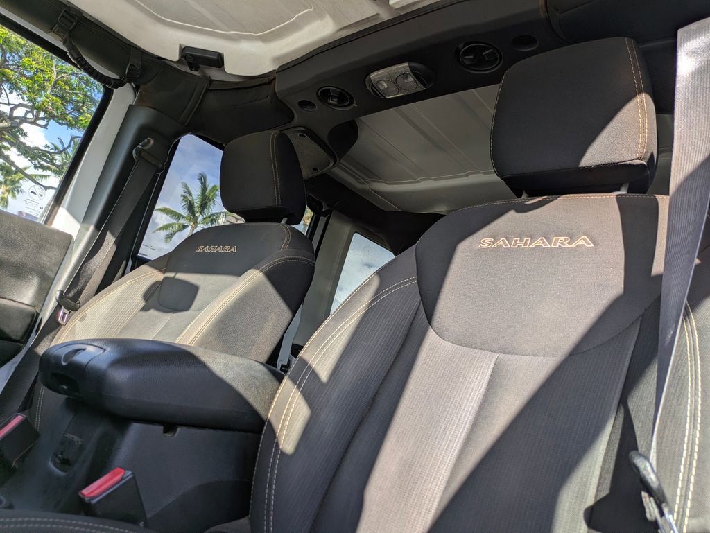 Used 2017 Jeep Wrangler Unlimited Sahara w/ Connectivity Group AWD/4WD image 13