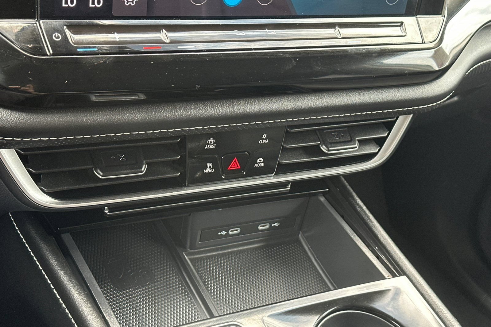 Used 2024 Volkswagen Atlas SE FWD image 20