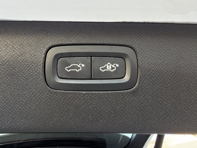 Used 2025 Volvo XC90 B6 Plus AWD/4WD image 33