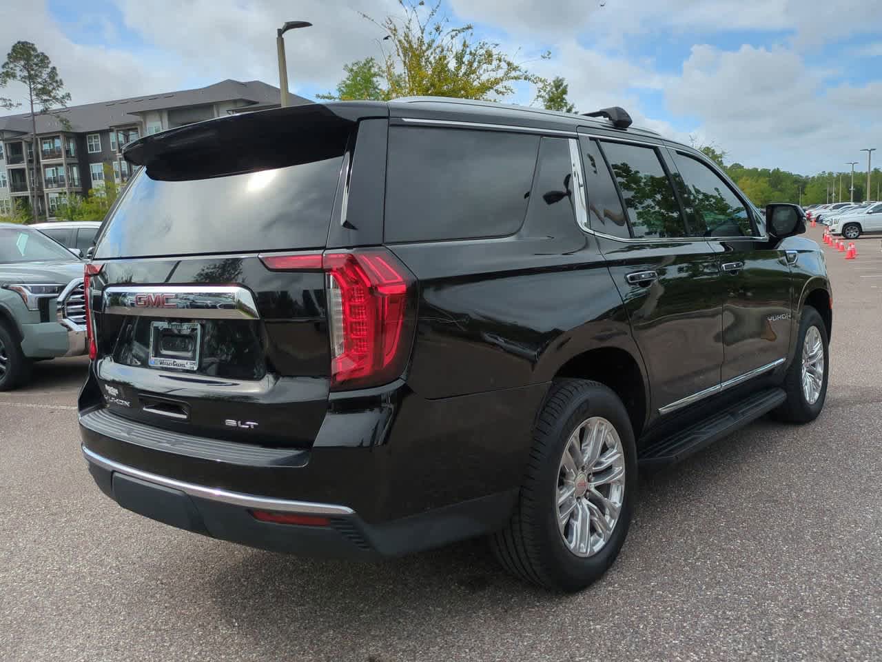 Used 2021 GMC Yukon SLT w/ SLT Premium Package AWD/4WD image 11