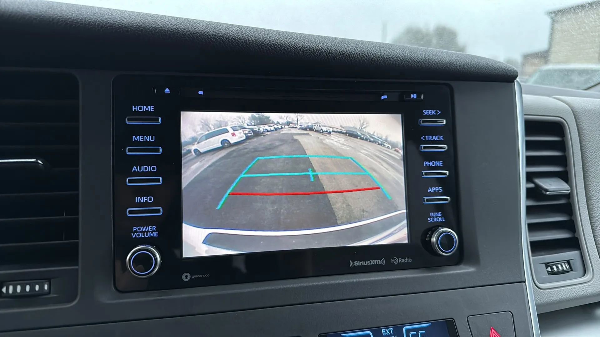 Used 2018 Toyota Sienna LE image 7