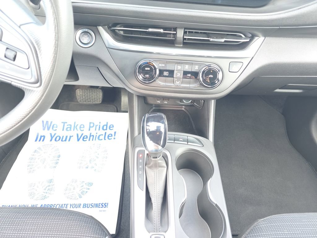 Used 2024 Buick Envista Preferred w/ Advanced Safety Package image 11