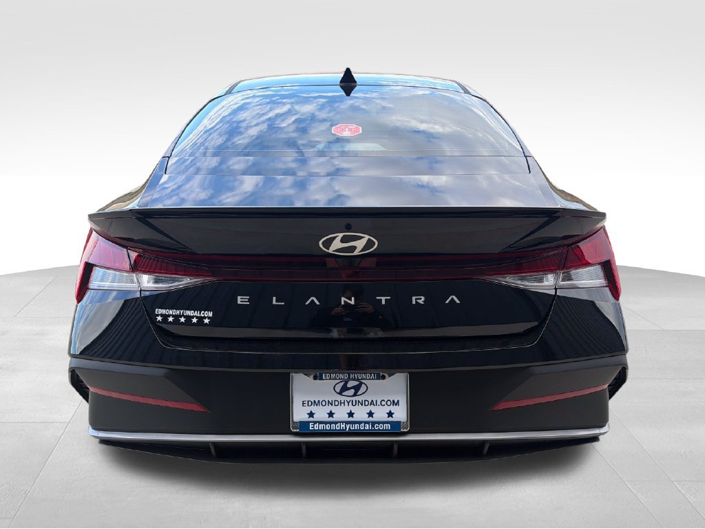New 2026 Hyundai Elantra SEL Sport FWD image 5