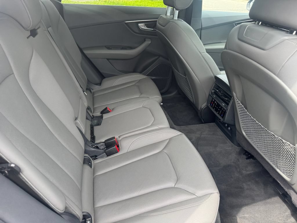 Used 2019 Audi Q8 Premium Plus w/ Premium Plus AWD/4WD image 21
