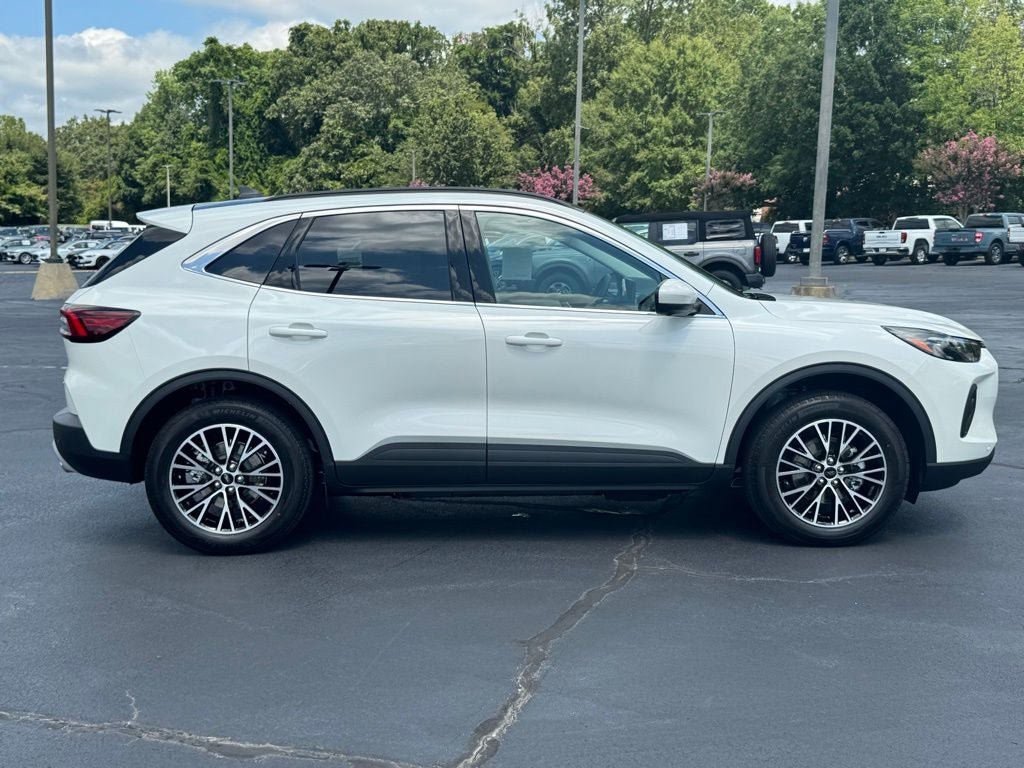 New 2025 Ford Escape SE w/ PHEV Premium Package FWD image 4