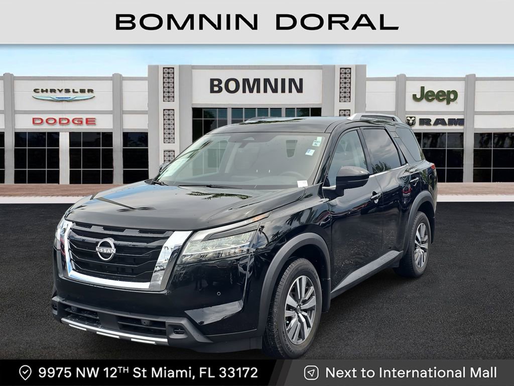 Used 2024 Nissan Pathfinder SL image 1
