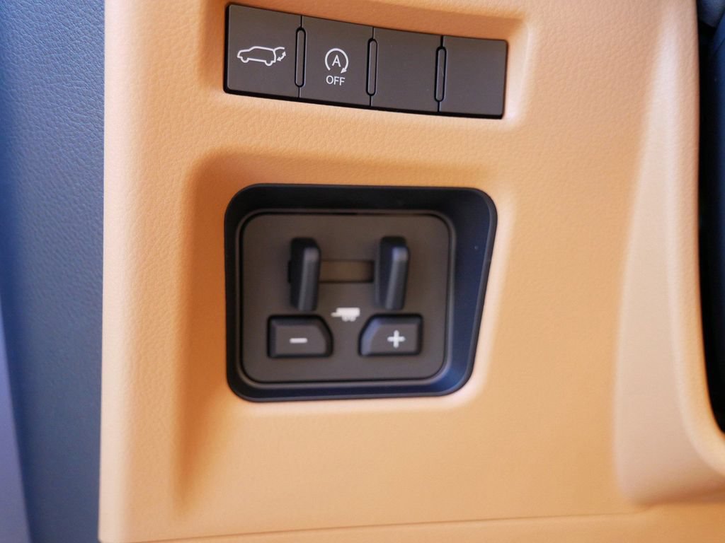 New 2026 Lexus LX 600 4WD w/ Luxury Package image 18