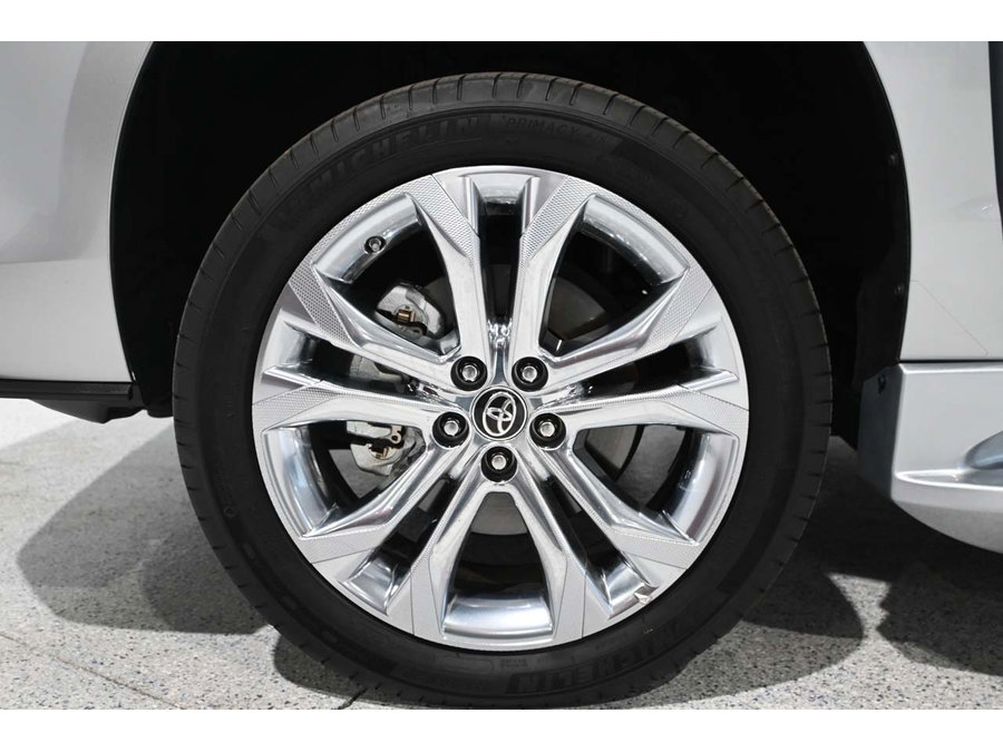 Used 2024 Toyota Sienna Platinum FWD image 12