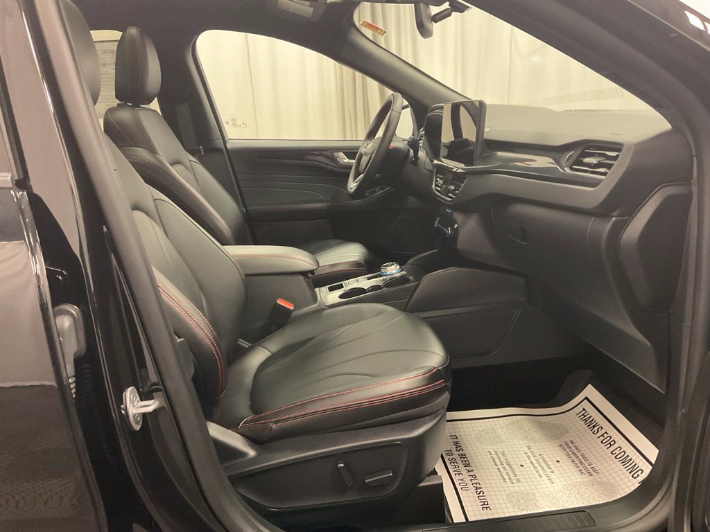 Used 2025 Ford Escape ST-Line Elite w/ Premium Technology Package AWD/4WD image 32
