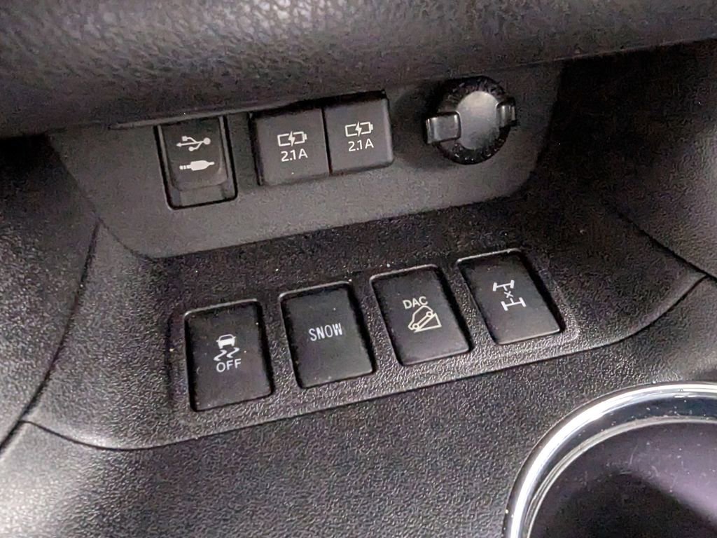 Used 2019 Toyota Highlander XLE AWD/4WD image 36