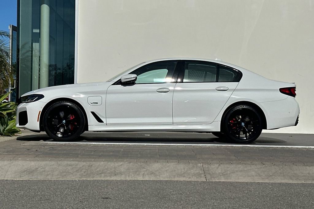 Used 2023 BMW 530e w/ M Sport Package image 6