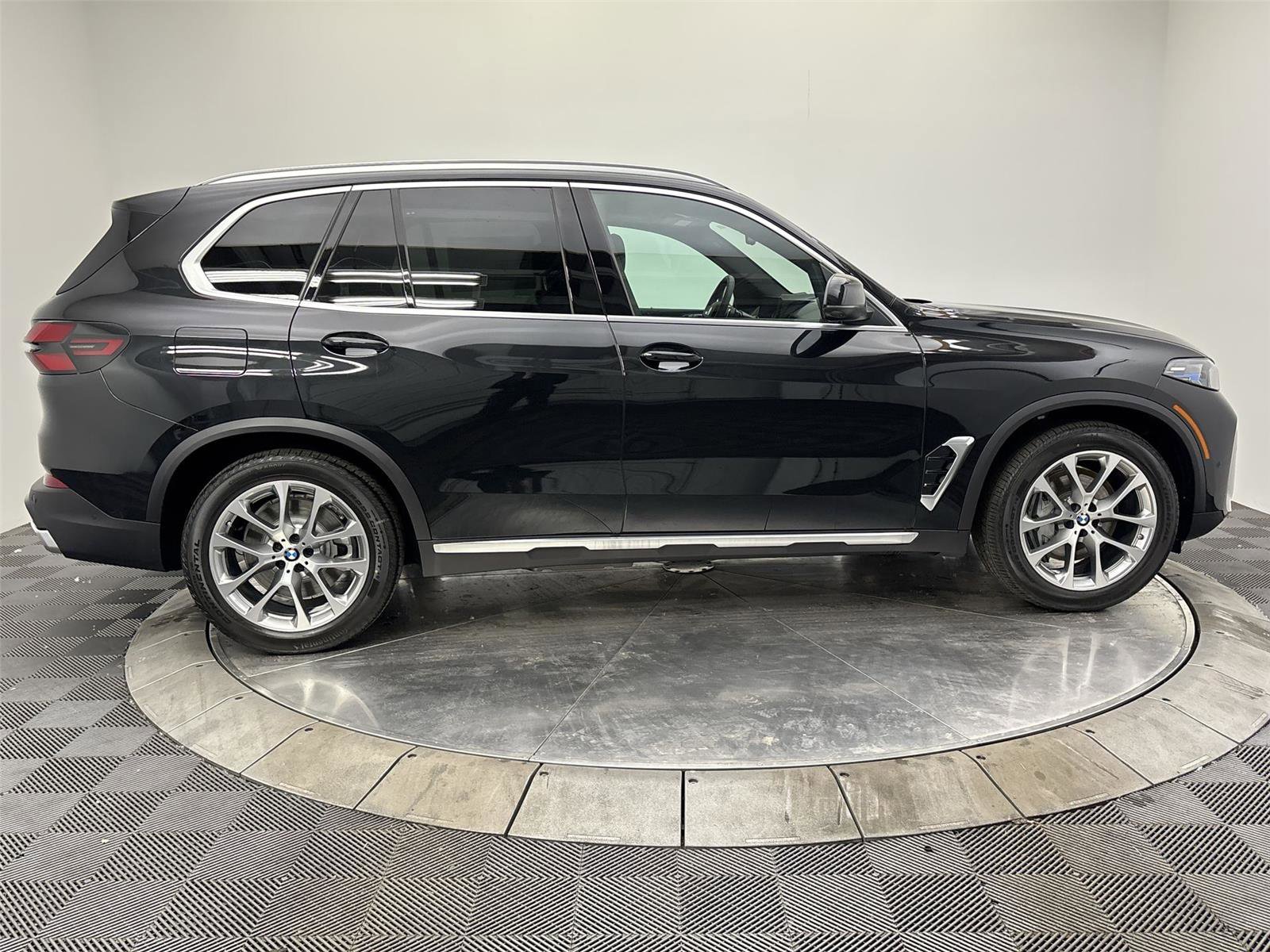 Used 2026 BMW X5 xDrive50e w/ Climate Comfort Package image 17