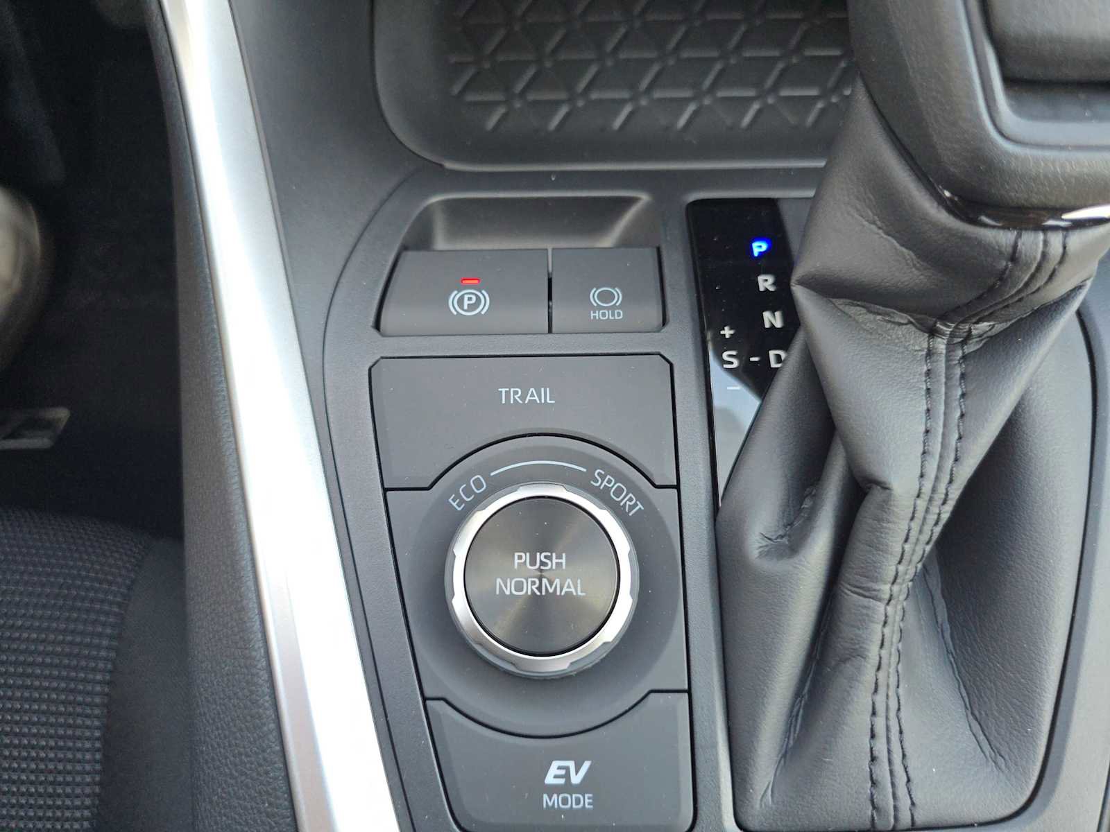 Certified 2025 Toyota RAV4 LE image 26