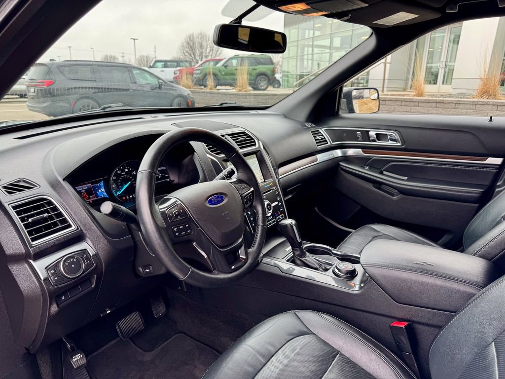 Certified 2017 Ford Explorer Limited image 9