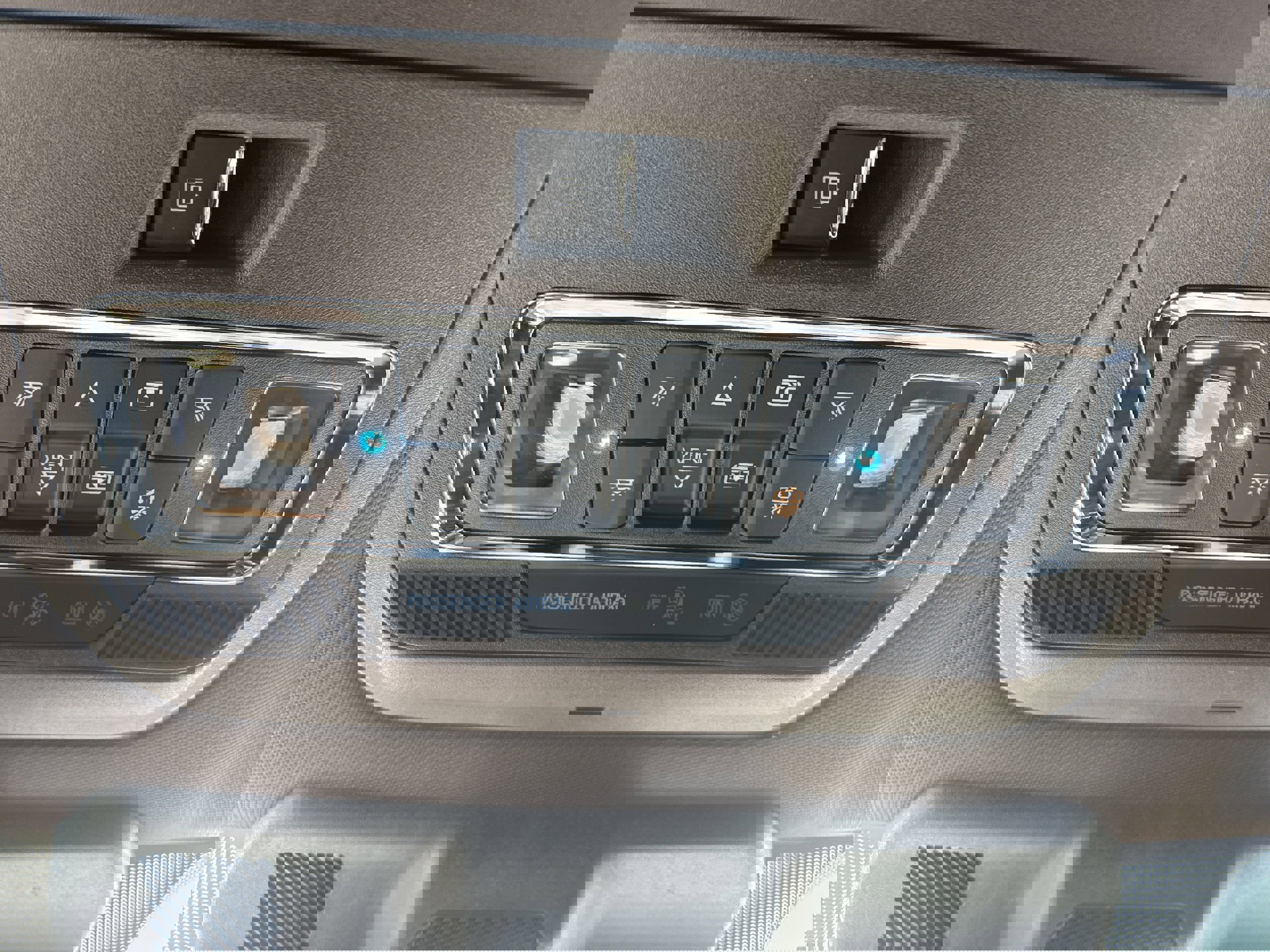 New 2025 Ford F350 King Ranch w/ Chrome Package image 16