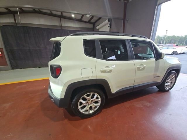 Used 2018 Jeep Renegade Latitude w/ Popular Equipment Group FWD image 3