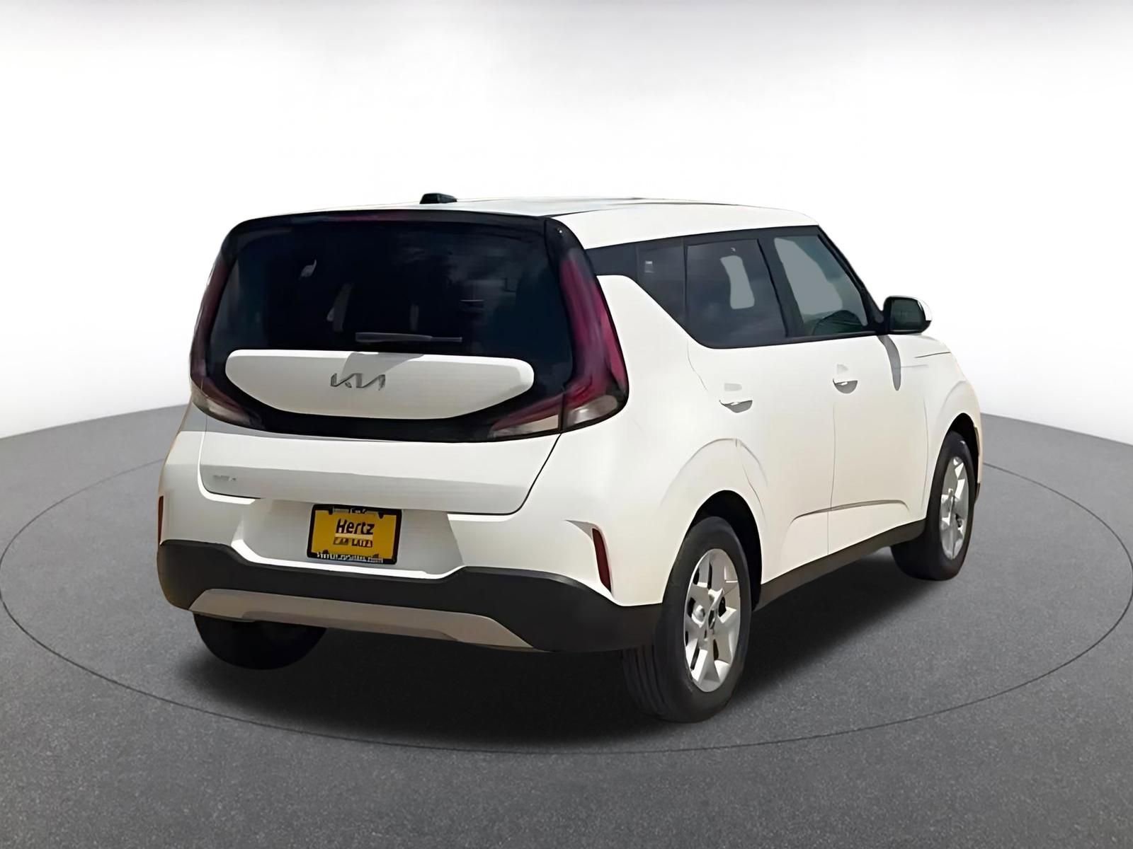 Used 2025 Kia Soul LX w/ LX Technology Package FWD image 14