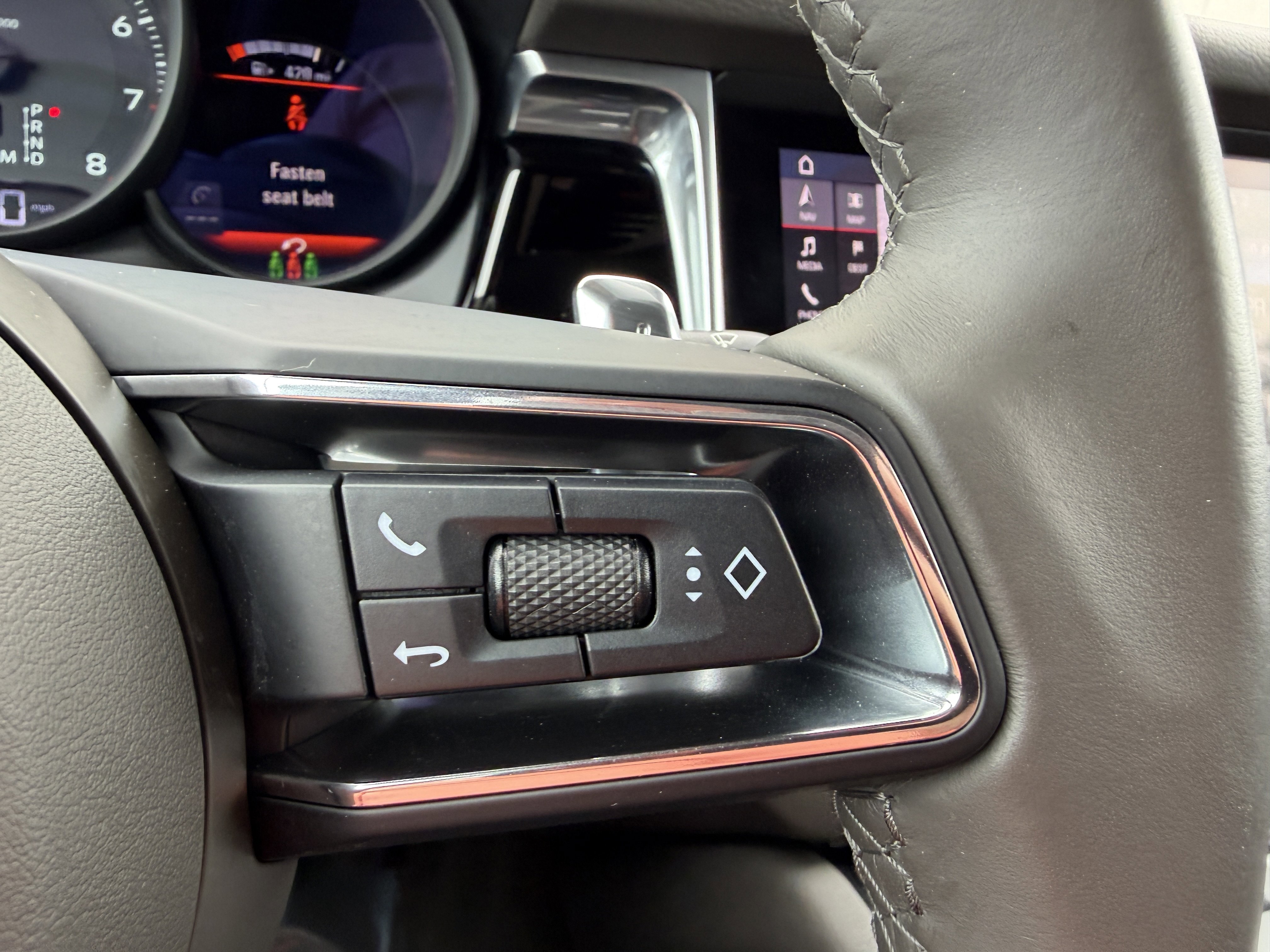 Certified 2022 Porsche Macan image 35