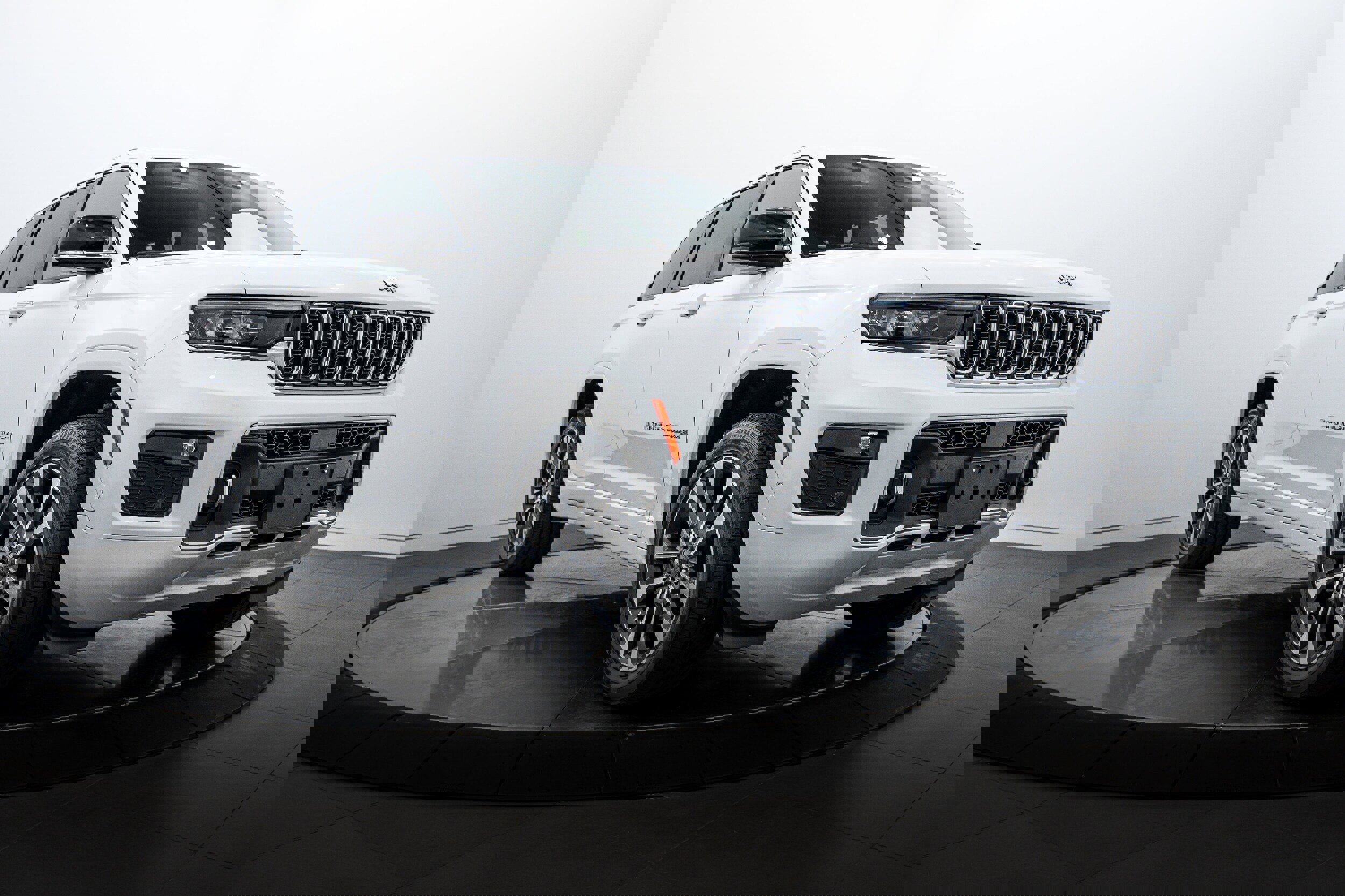 Used 2023 Jeep Grand Cherokee Overland w/ Luxury Tech Group IV